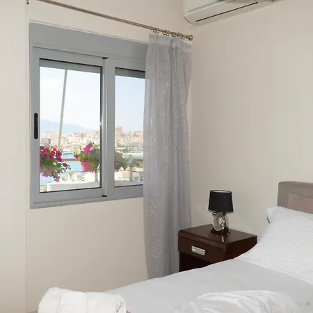 Apartment Inhouse *
